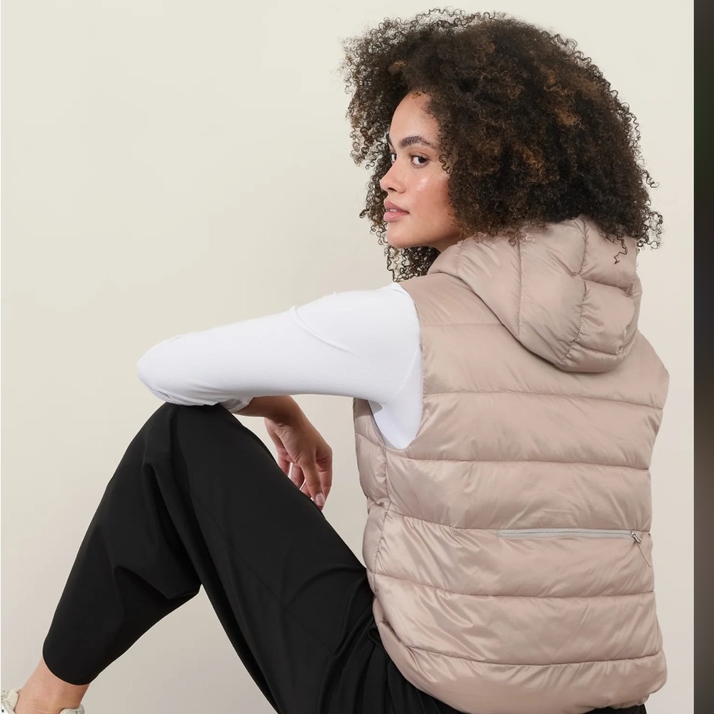 Athleta  Air Puffer Vest ( NWOT) - Picture 2 of 6